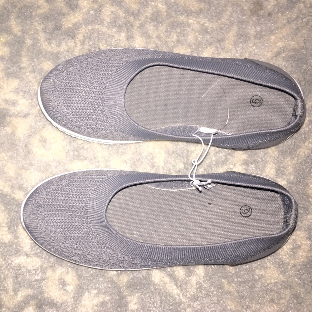 NWOT Ladies slip on fashion sneakers